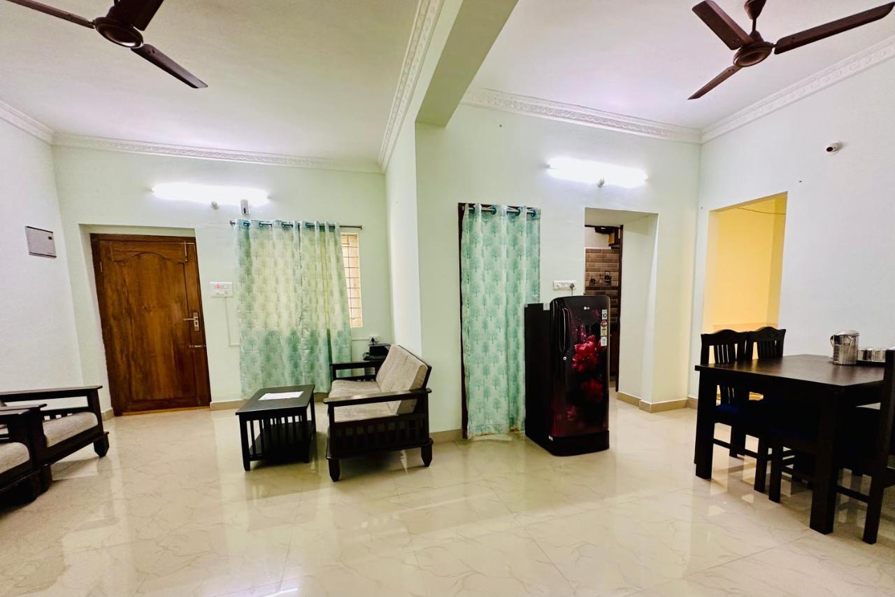 Truelife - Family Suites - Ps4 Veg Restaurant, On Way To Balaji Temple - 2Bhk Ac Apartments - Coffee Tea Milk - Super Fast Wifi, Kitchen, Smart Tv, Parking - Easy Access To Airport, Railway Station And To All Temples - Top Service With Lots Of Love Тирупати Екстериор снимка