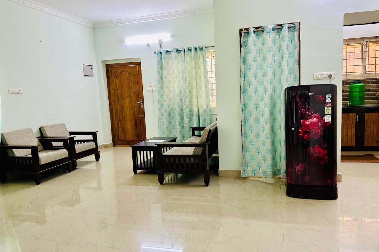 Truelife - Family Suites - Ps4 Veg Restaurant, On Way To Balaji Temple - 2Bhk Ac Apartments - Coffee Tea Milk - Super Fast Wifi, Kitchen, Smart Tv, Parking - Easy Access To Airport, Railway Station And To All Temples - Top Service With Lots Of Love Тирупати Екстериор снимка